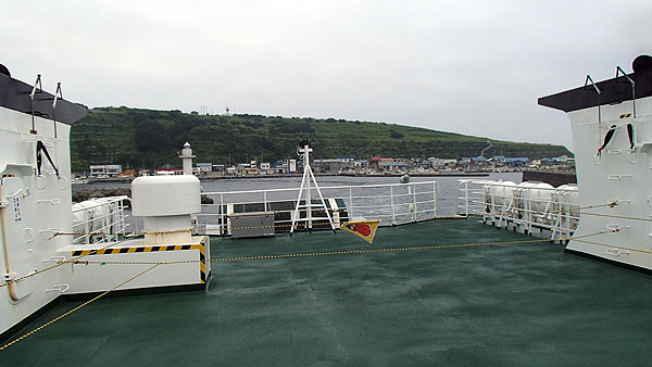 船尾に天売島が見えてます